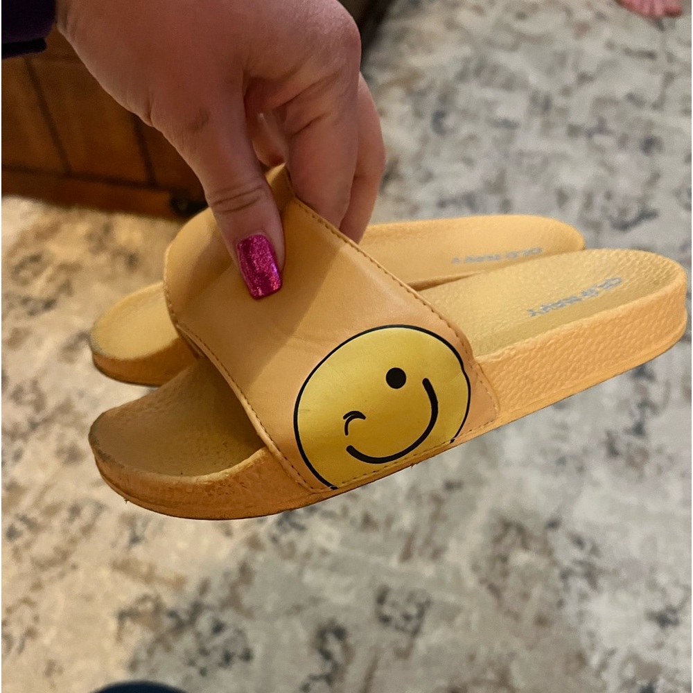 Old navy smiley face sandals. Size 12/13